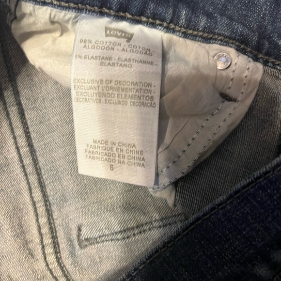 EUC Levi’s denim jeans. Size 6. - Picture 7 of 10